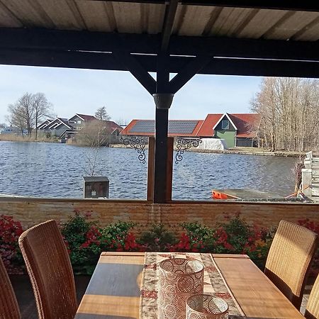 B&B Aan Het Water Earnewald Exterior photo