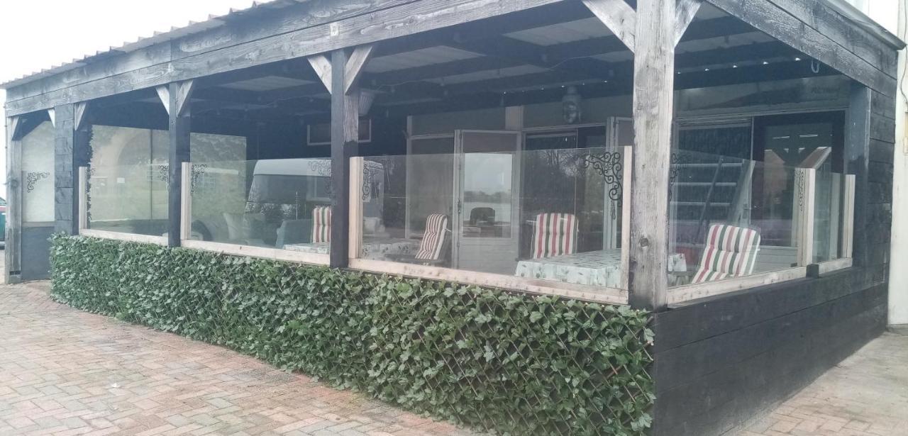 B&B Aan Het Water Earnewald Exterior photo