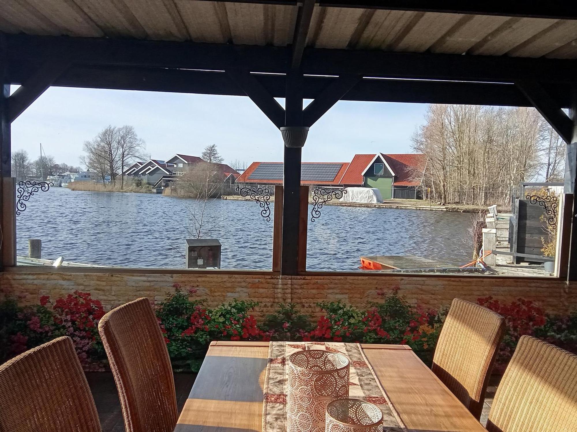 B&B Aan Het Water Earnewald Exterior photo